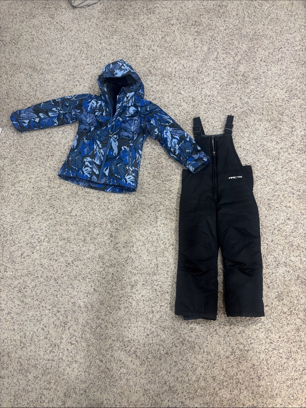 Columbia Blue Patterned Hooded Jacket with Arctix Black Snow Bibs